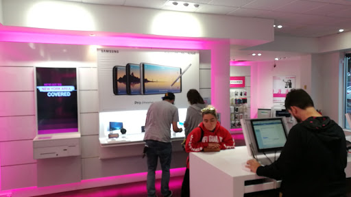 Cell Phone Store «T-Mobile», reviews and photos, 2857 NJ-35, Hazlet, NJ 07730, USA