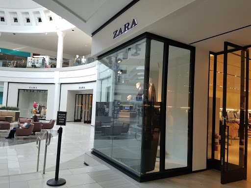 Shopping Mall «Menlo Park Mall», reviews and photos, 55 Parsonage Rd, Edison, NJ 08837, USA