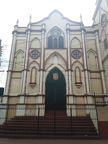 Opiniones de Iglesia Nuestra Señora de Fátima en Riobamba - Iglesia