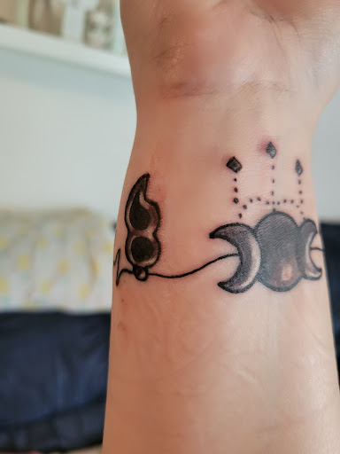 Explore country tattoo ideas, creative tattoo ideas in Hampton, available at Blue Horseshoe Tattoo and Body Piercing