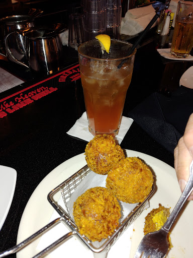 Restaurant «Red White and Brew», reviews and photos, 6740 E McDowell Rd #102, Mesa, AZ 85215, USA