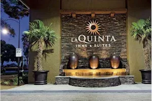 La Quinta Inn & Suites by Wyndham San Jose Airport image