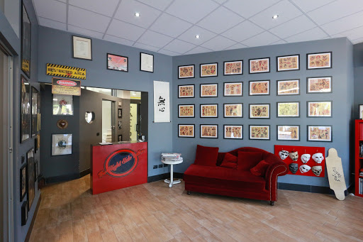 The Right Side Tattoo Studio - Tattoo & Piercing Professional Studio