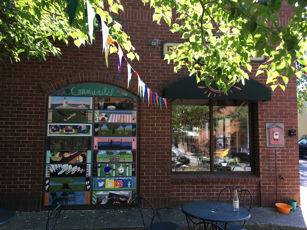 Me & Ollie's Bakery & Cafe 03833