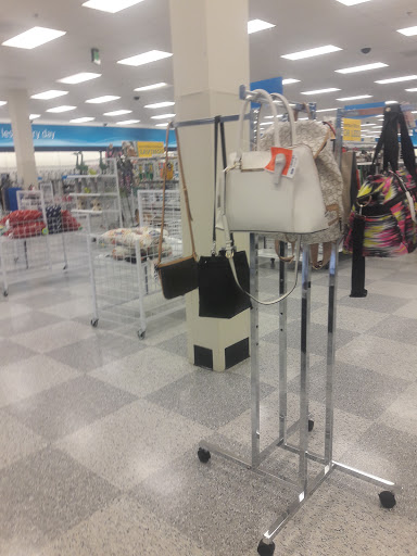 Clothing Store «Ross Dress for Less», reviews and photos, 523 S MacDade Blvd, Holmes, PA 19043, USA