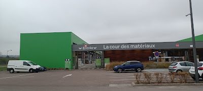 La Cour Des Matériaux à Buchelay