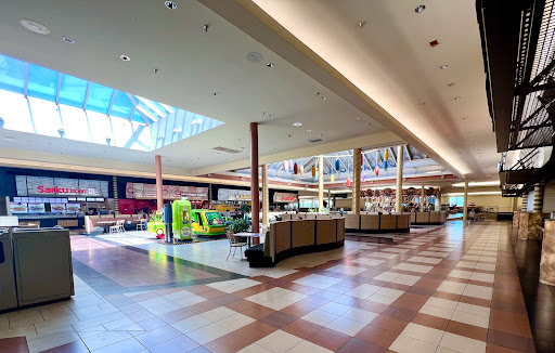 Shopping Mall «The Shoppes at Buckland Hills», reviews and photos, 194 Buckland Hills Dr, Manchester, CT 06042, USA