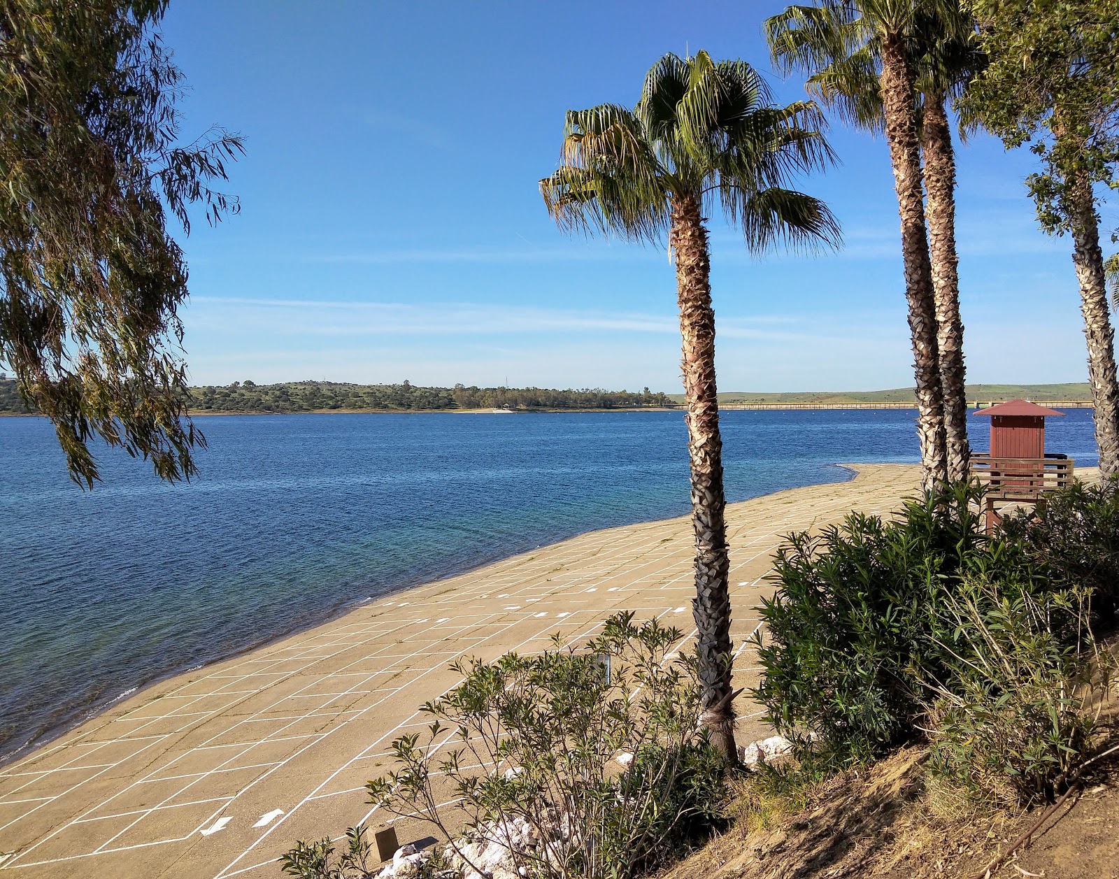 Foto von Playa de Orellana mit gerader strand