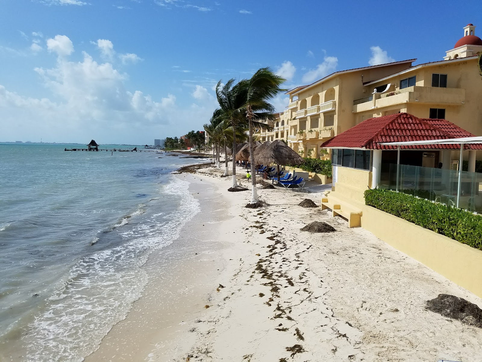 Foto di All Ritmo resort beach con una superficie del acqua turchese