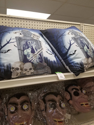 Thrift Store «Goodwill - Glendale», reviews and photos, 1622 W Glenoaks Blvd, Glendale, CA 91202, USA