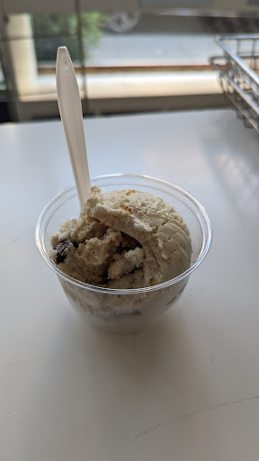 Donut Shop «Peter Pan Donut & Pastry Shop», reviews and photos, 727 Manhattan Ave, Brooklyn, NY 11222, USA