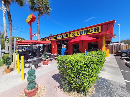 Donut Shop «Dandee Donut Factory», reviews and photos, 1900 E Atlantic Blvd, Pompano Beach, FL 33060, USA