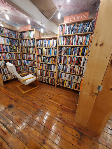 Used Book Store «Winding Way Books At Gallery», reviews and photos, 106 W Chestnut St, Lancaster, PA 17603, USA