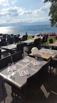 Atmosphère du Restaurant LES PIEDS DANS L'EAU à Anthy-sur-Léman - n°16