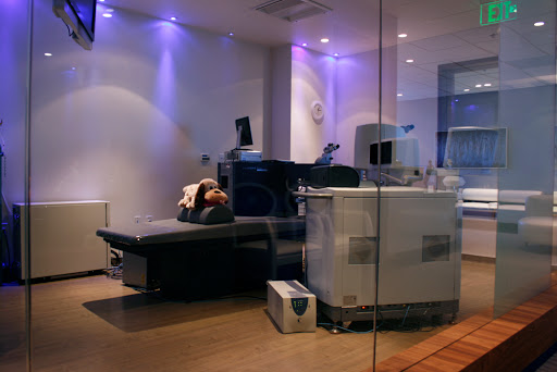 Benjamin Eye Institute Ophthalmologist Cataract LASIK experts image