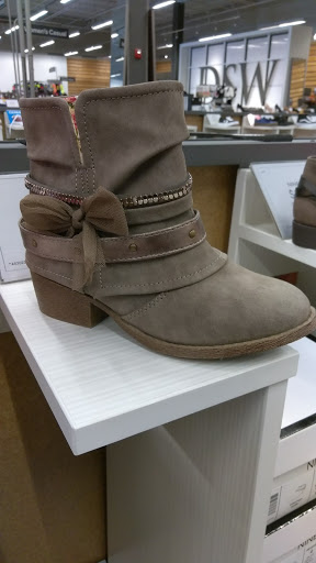 Stores to buy women's black boots Dallas