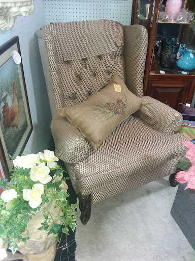 Flea Market «Springfield Flea Market & Gifts», reviews and photos, 1325 E Trafficway St, Springfield, MO 65802, USA