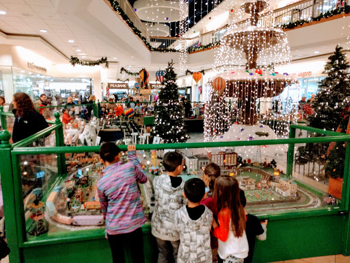 Shopping Mall «The Shops At Kenilworth», reviews and photos, 800 Kenilworth Dr, Towson, MD 21204, USA