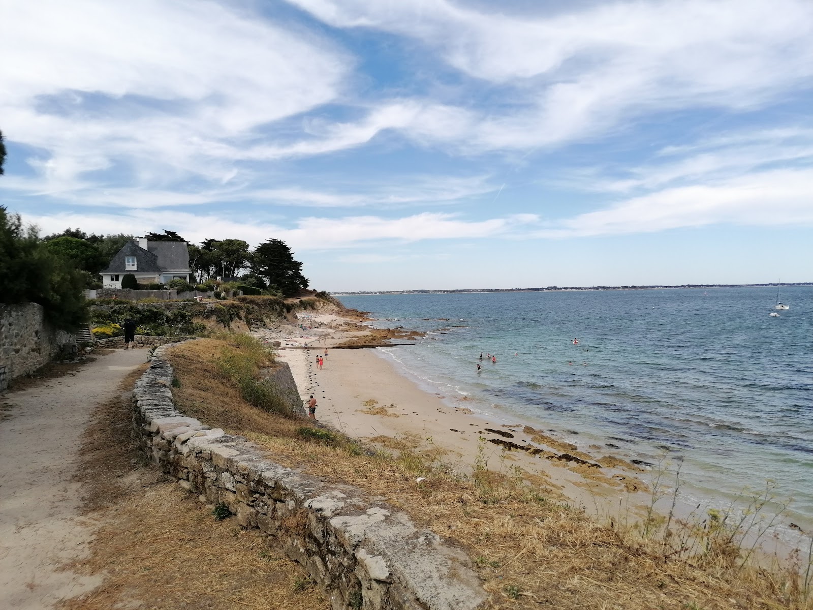 Foto von Plage du Lizeau und die siedlung