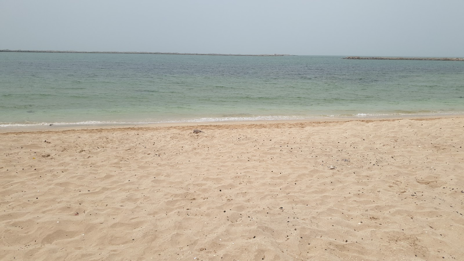 Ras Al Khaimah resort'in fotoğrafı geniş plaj ile birlikte