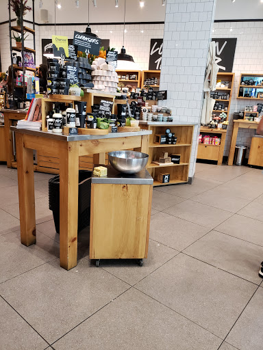 Cosmetics Store «Lush Cosmetics», reviews and photos, 303 Memorial City Way, Houston, TX 77024, USA