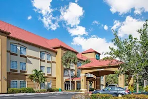 La Quinta Inn & Suites by Wyndham Fort Myers I-75 image