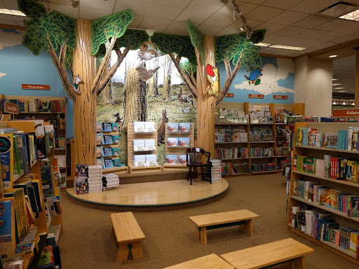 Book Store «Barnes & Noble Booksellers Maple Grove», reviews and photos, 8040 Wedgewood Ln N, Maple Grove, MN 55369, USA
