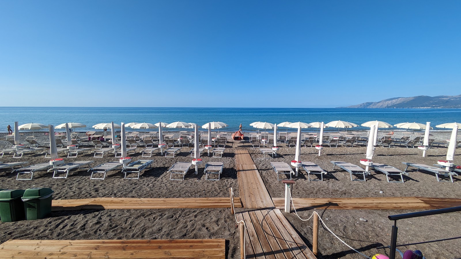 Fotografija Spiaggia dell'oliveto podprto z obalami