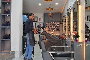 Essensuals Hairdressing by Toni&Guy, Berhampore image
