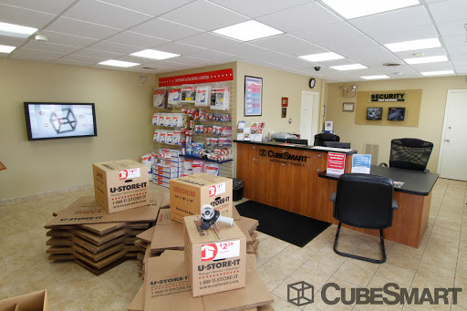 Self-Storage Facility «CubeSmart Self Storage», reviews and photos, 1080 Butterfield Rd, Mundelein, IL 60060, USA