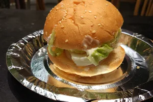 Burger Dominion image