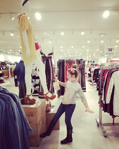 Clothing Store «F21 RED», reviews and photos, 121 Pavilion Pkwy A, Fayetteville, GA 30214, USA