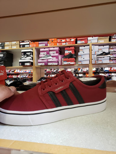 Shoe Store «WSS», reviews and photos, 460 San Fernando Mission Blvd, San Fernando, CA 91340, USA