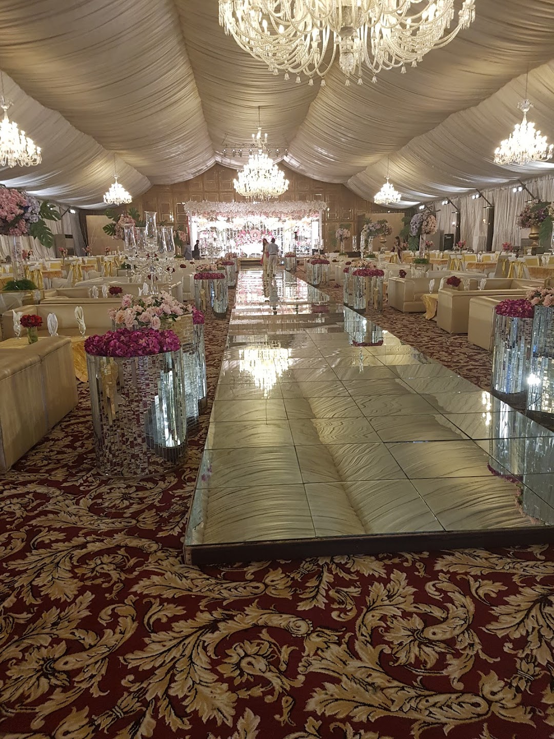 LUXE Marquee