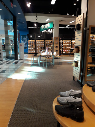 Shoe Store «Finish Line», reviews and photos, 801 Hawthorn Center, Vernon Hills, IL 60061, USA