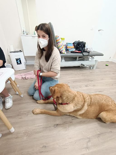Tania Méndez Psicóloga InfantoJuvenil - Iascan Terapia Asistida con Perro en Ferrol, A Coruña
