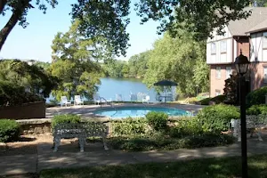 Twin Lakes Apartments image