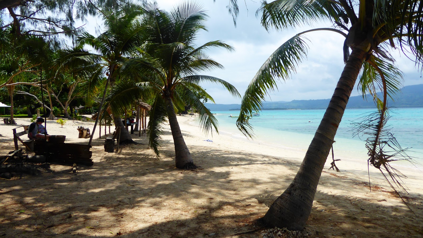 Foto de Worearu Beach com areia brilhante superfície