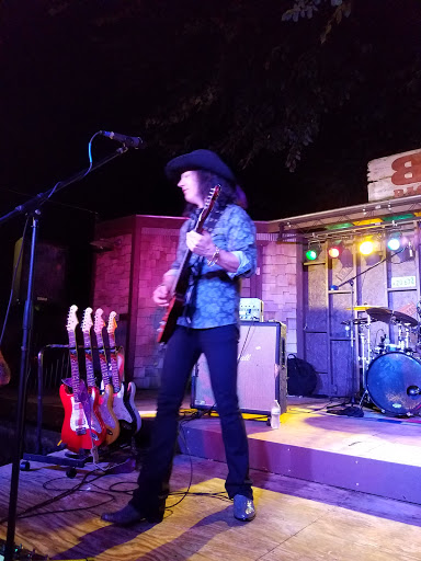 Live Music Venue «B&B Backyard», reviews and photos, 2134 N Kansas Ave, Topeka, KS 66608, USA