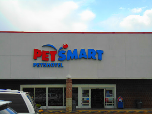 Pet Supply Store «PetSmart», reviews and photos, 5 Main St, East Hartford, CT 06118, USA