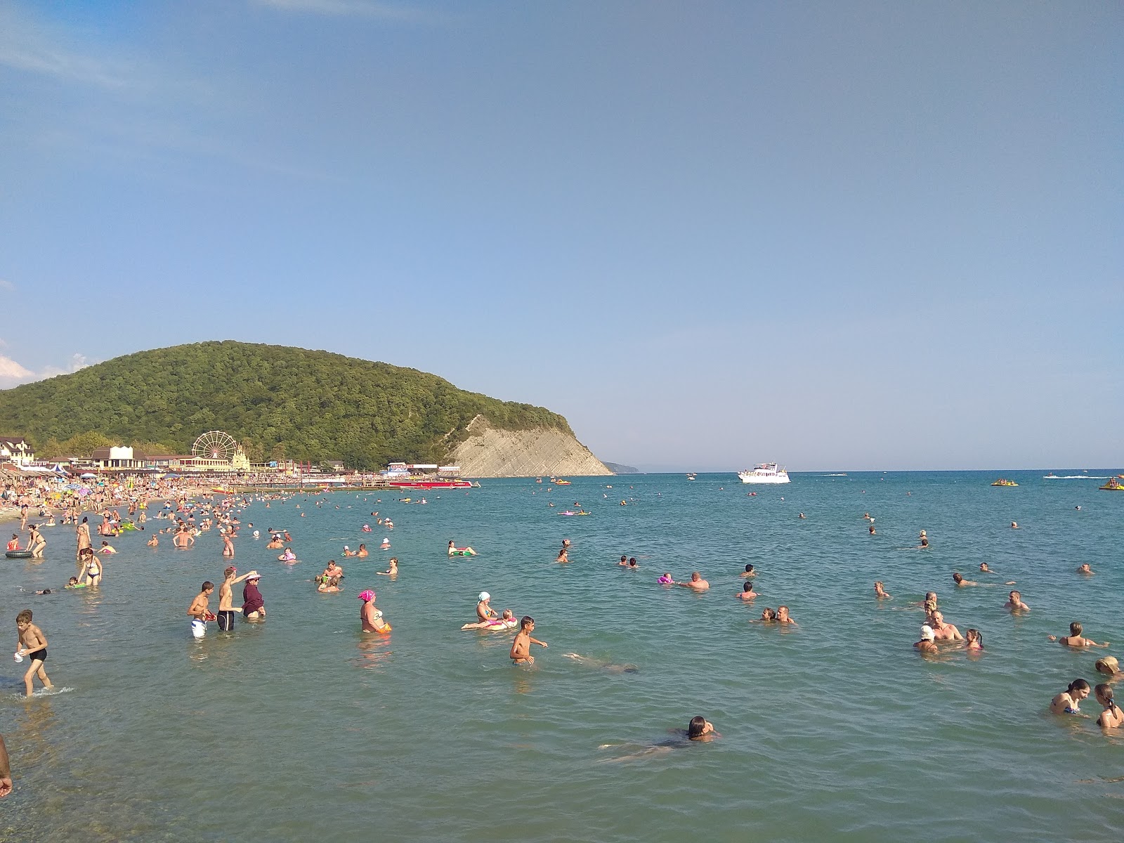 Foto di Arkhipo-Osipovka beach e l'insediamento