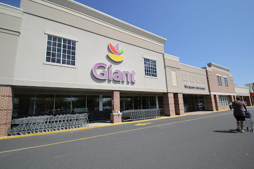 Grocery Store «Giant», reviews and photos, 1454 Chain Bridge Rd, McLean, VA 22101, USA