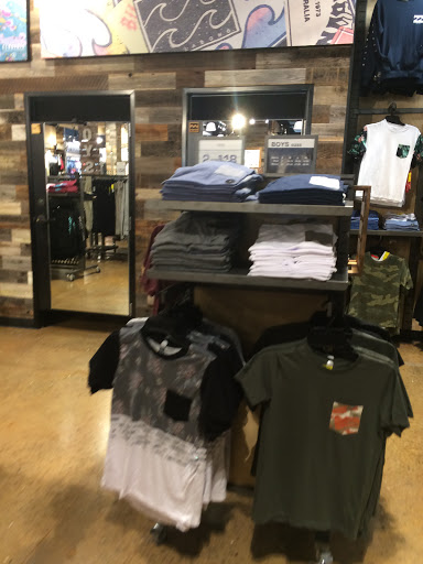 Clothing Store «Tillys», reviews and photos, 343 N Alafaya Trail, Orlando, FL 32828, USA