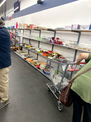 Thrift Store «Valley Thrift Store», reviews and photos, 2085 E Valley Pkwy, Escondido, CA 92027, USA