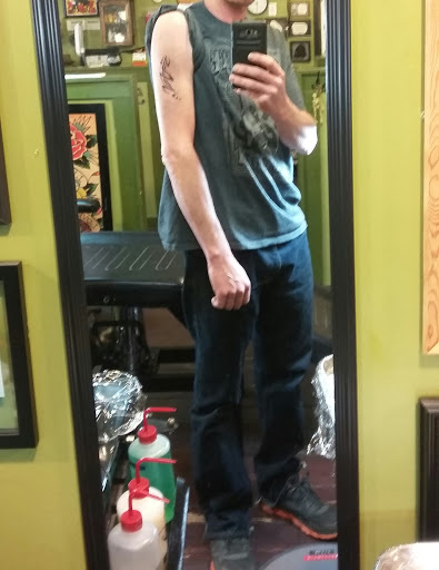 Tattoo Shop «Idle Hands Tattoo & Piercing», reviews and photos, 929 W Douglas Ave, Wichita, KS 67213, USA