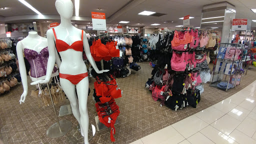 Department Store «Century 21 Department Store», reviews and photos, 21 Dey St, New York, NY 10007, USA