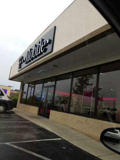 Cell Phone Store «T-Mobile», reviews and photos, 1606 N Dixie Hwy, Elizabethtown, KY 42701, USA
