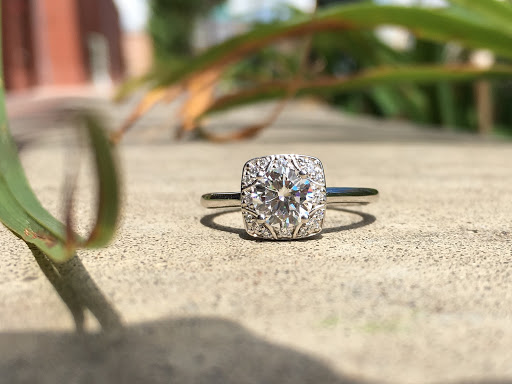 Jewelry Store «Diamond Leaf Jewelers», reviews and photos, 920 E 2nd Ave #117, Coralville, IA 52241, USA