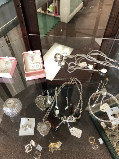 Thrift Store «Assistance League of Greater Placer - Thrift Shop», reviews and photos, 1263 Grass Valley Hwy, Auburn, CA 95603, USA