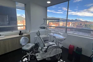 Clínica Dental Odonto Sonrisas / Dra. Mayra Arenas / Estetica Dental image